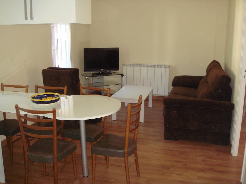 Apartamentos Valles Broto Ruang foto