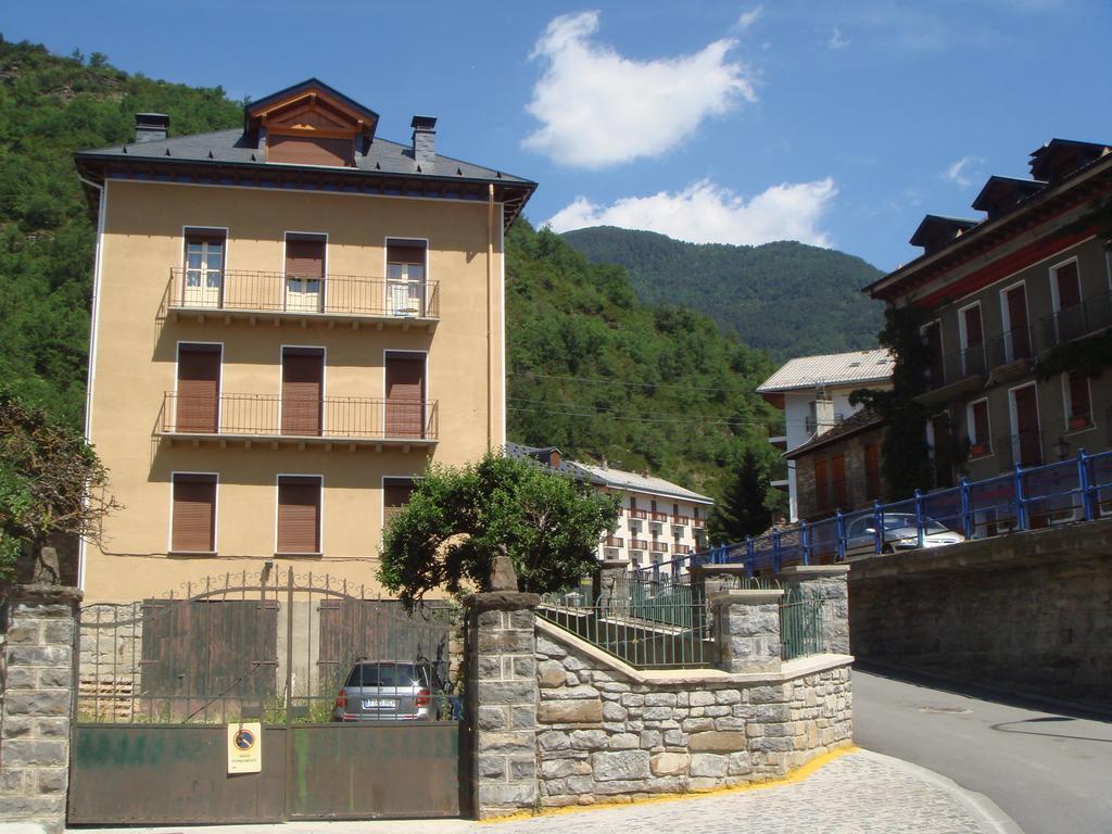 Apartamentos Valles Broto Ruang foto